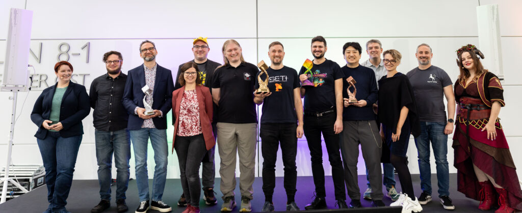 Alle Gewinnerinnen und Gewinner des Deutschen Spiele Preises auf der Bühne