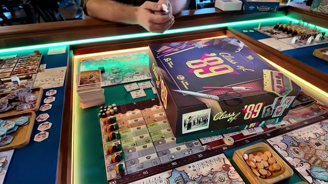 Class of 89: Spielschachtel der deutschen Ausgabe vom PD-Verlag auf dem Spieltisch