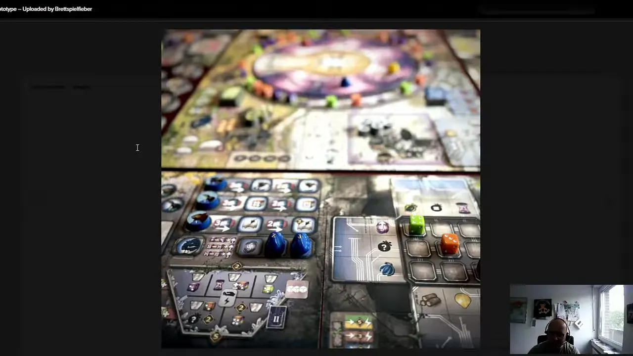 Chrono-Critters-Spielertableau mit Würfeln in einem Raster und angrenzenden Symbolfeldern