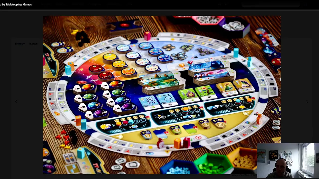 Runder Entropy-Spielplan mit zwei Aktionsringen, Karten und bunten Spielsteinen
