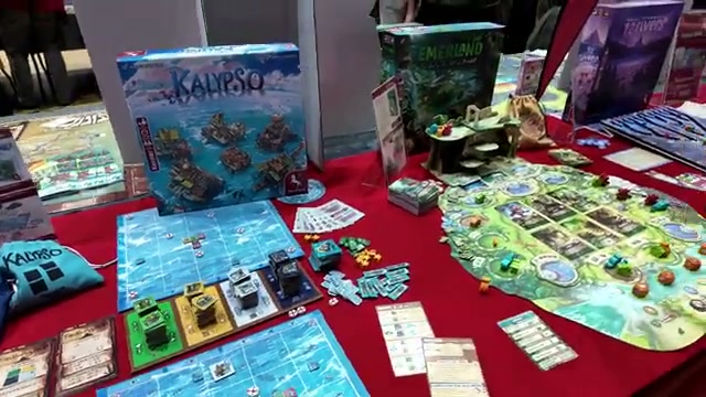 Kalypso mit Meeresplan neben der Schachtel von Emerland